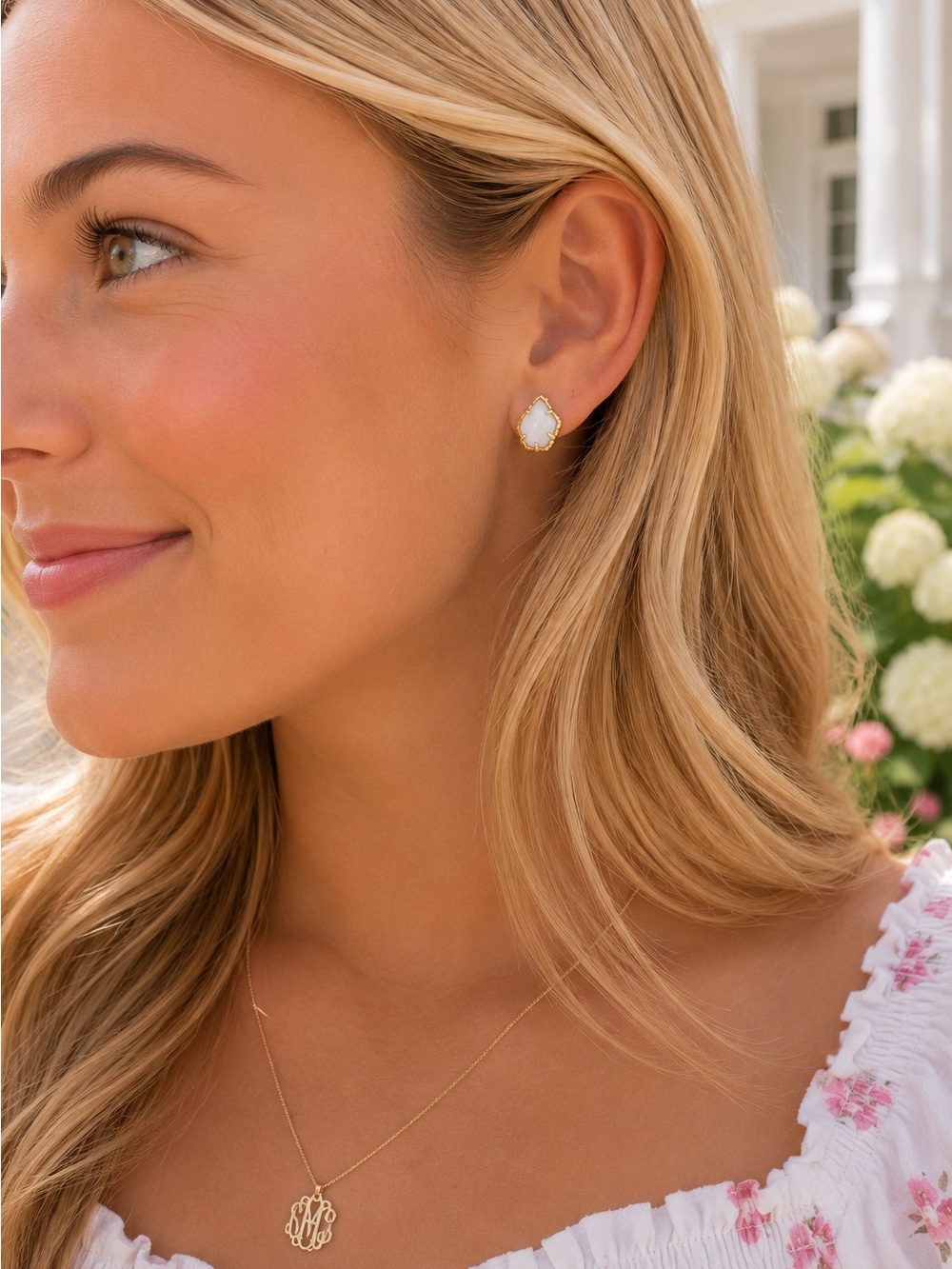 Kendra‎ Scott Tessa Gold Stud Earrings | White Mother-of-Pearl | NWT